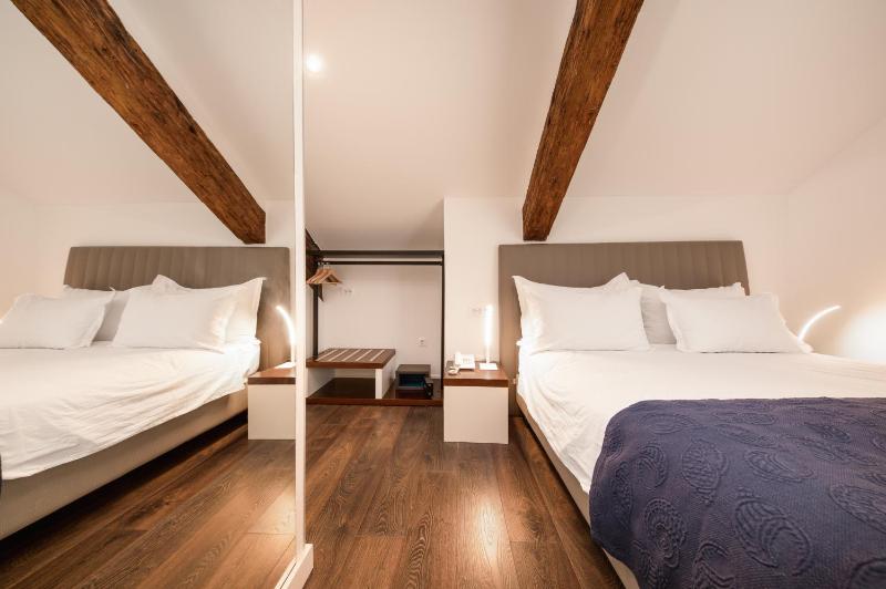 Economy Double Room image 3