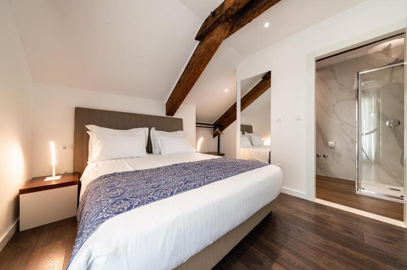 Economy Double Room image 4