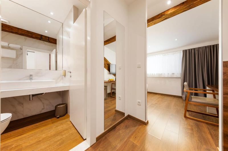 Superior Double Room image 3