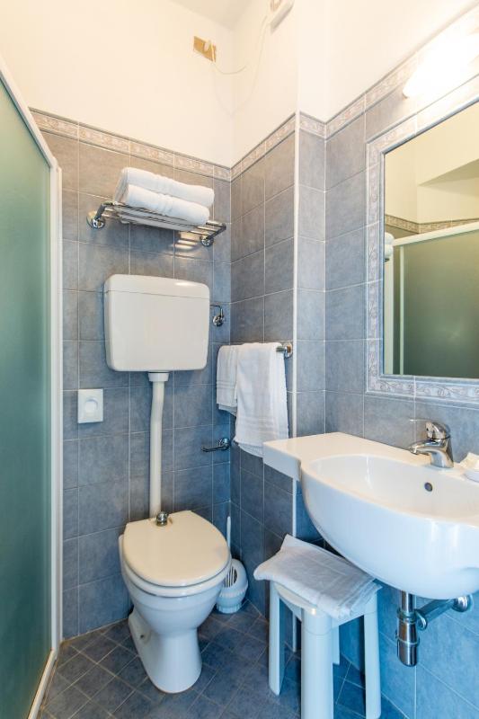 Superior Triple Room image 4