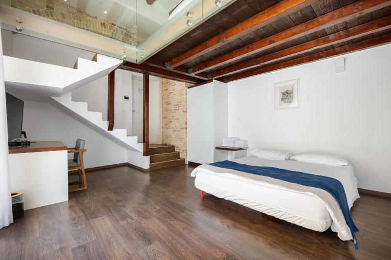 Suite with Balcony image 3