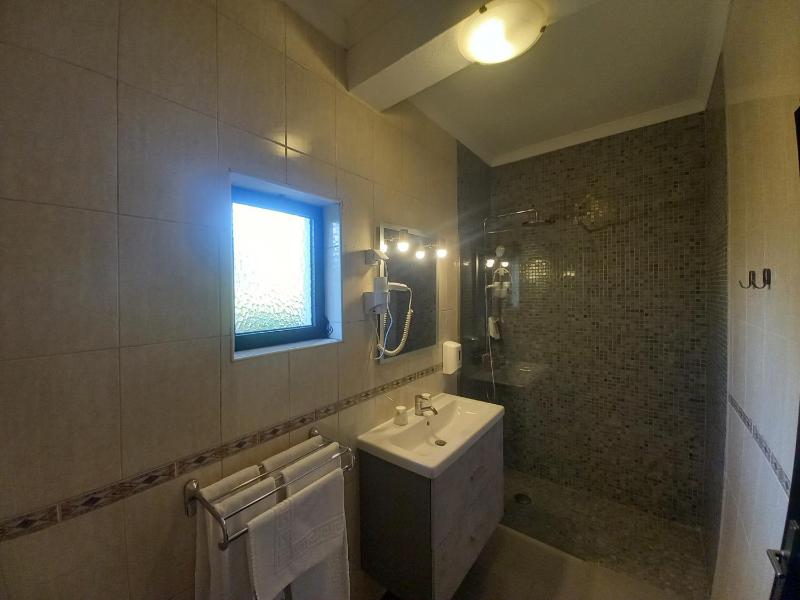 Double or Twin Room with Garden View image 4