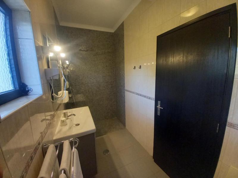 Double or Twin Room with Garden View image 3