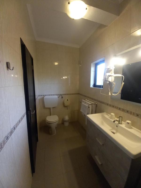Double or Twin Room with Garden View image 2