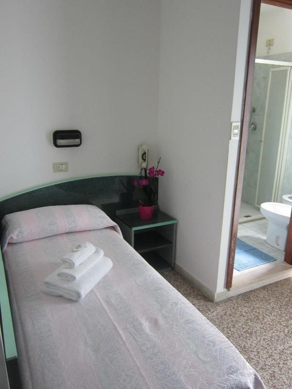 Single Room image 1