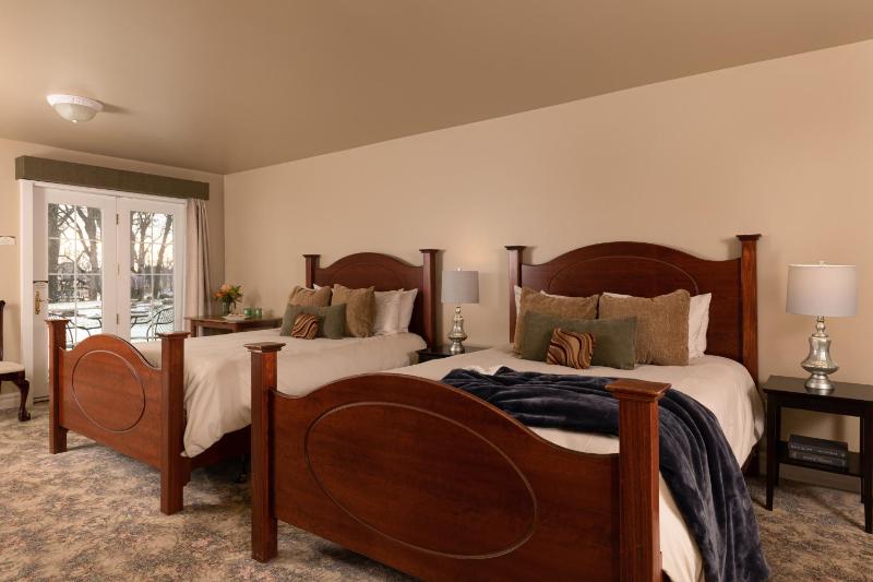 Deluxe Double Room image 1