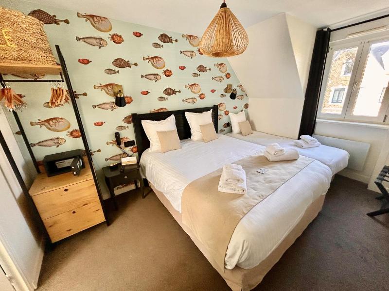 Triple Room with Courtyard View image 1