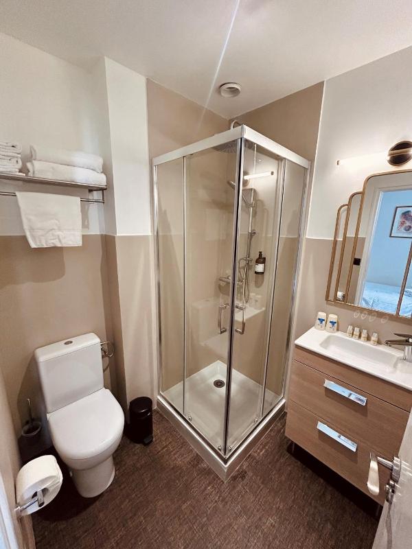 Quadruple Room with Courtyard View image 2