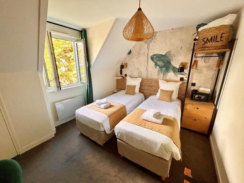 Attic Twin Room with Courtyard View image 1