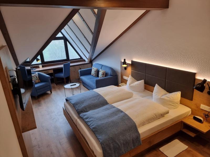 Double Room image 3