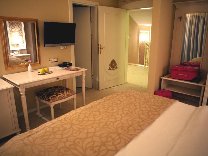Double Room image 1