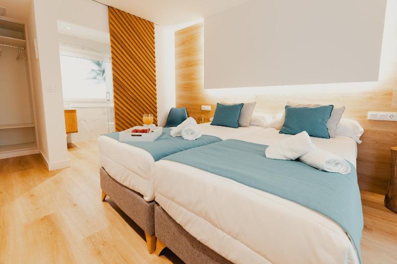 Deluxe Double Room image 1