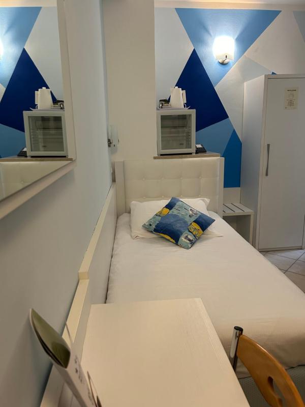 Single Room image 3