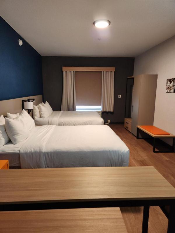 One Room Suite with Two Queen Beds and Sofa bed - Disability Access/Non Smoking image 3