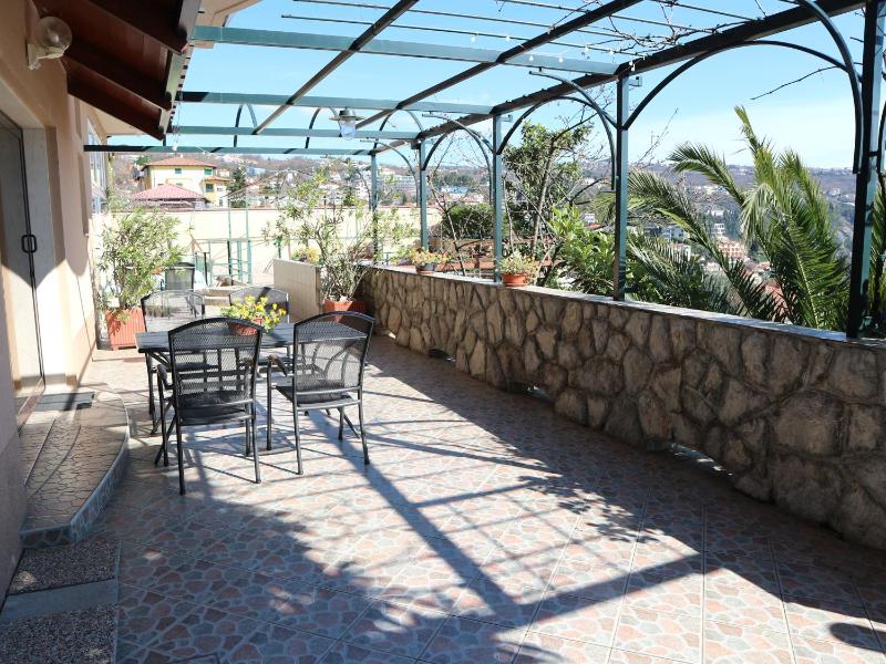 Comfort Two-Bedroom Apartment with Terrace and Sea View image 2