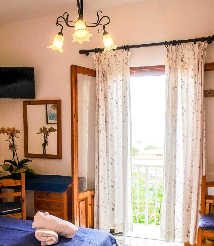 Double Room with Balcony image 2