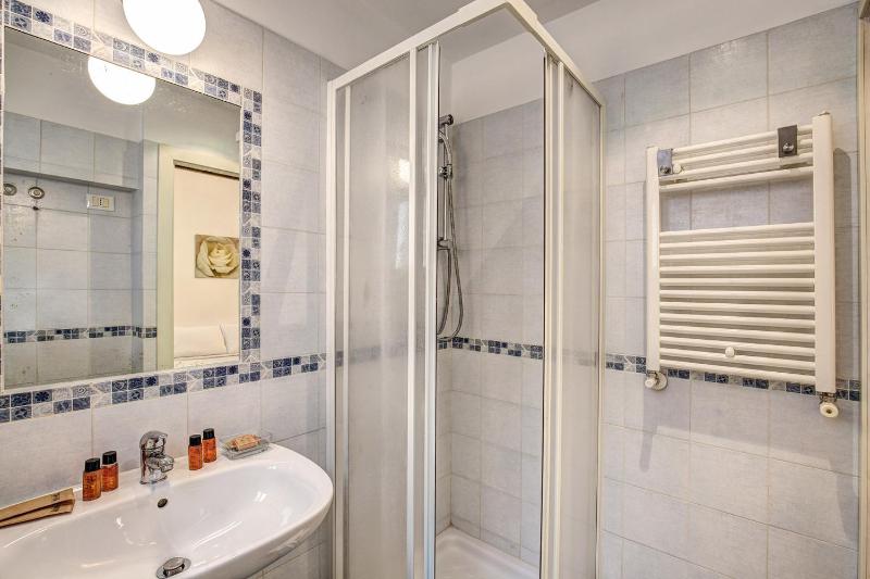 Two-Bedroom Apartment - Separate Building, Address: Via della Lungaretta n.22/B image 3