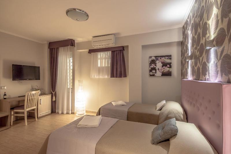 Double or Twin Room image 4