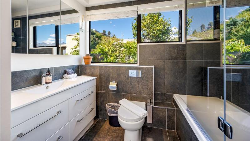 Villa Tuke- Free Parking- Fire Place - image 19