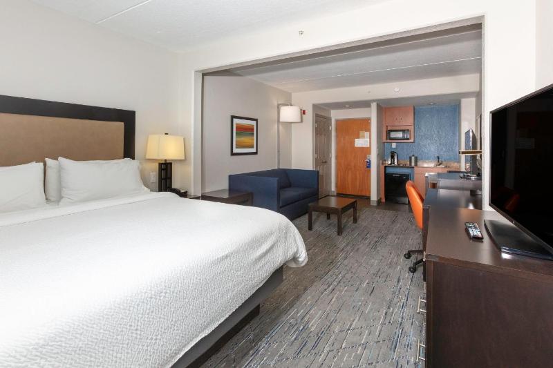 King Suite with Sofa Bed image 3