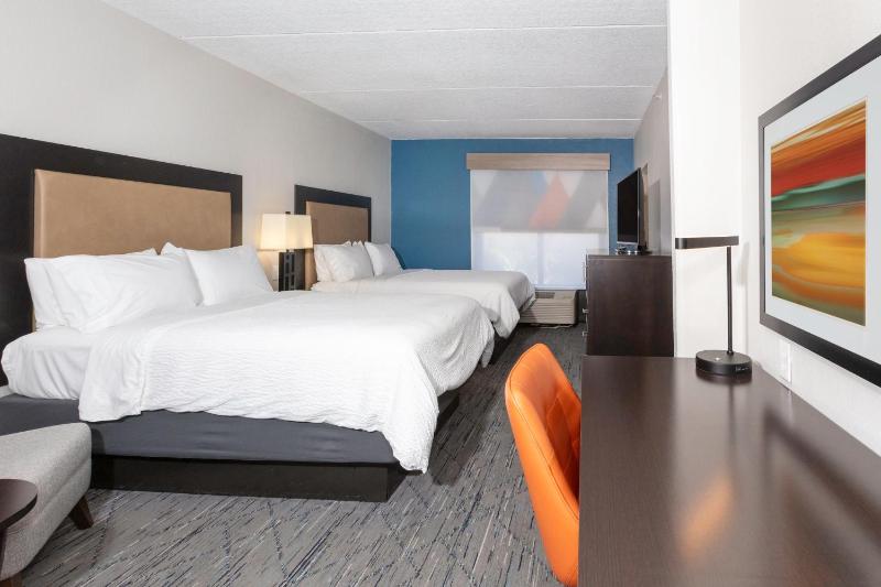 Standard Room with Two Queen Beds image 3