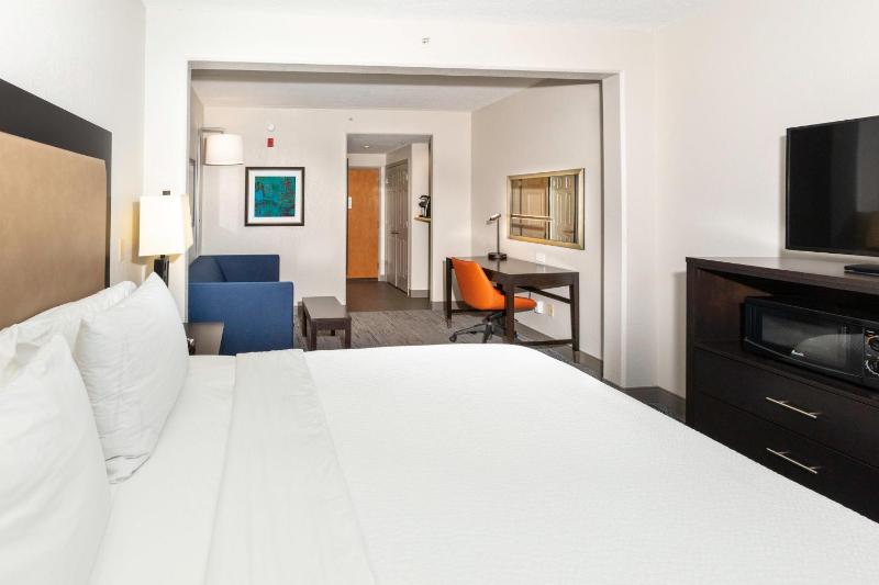 Holiday Inn Express & Suites Jacksonville Airport by IHG - image 43