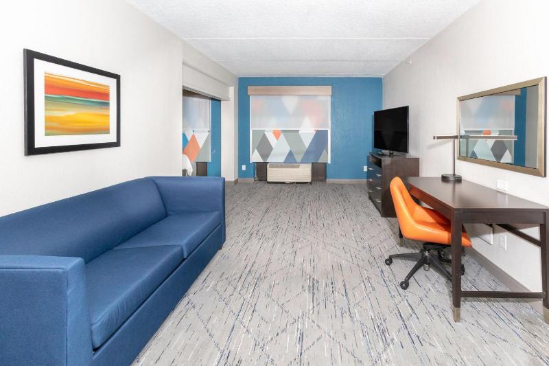 Queen Suite with Sofa Bed image 2