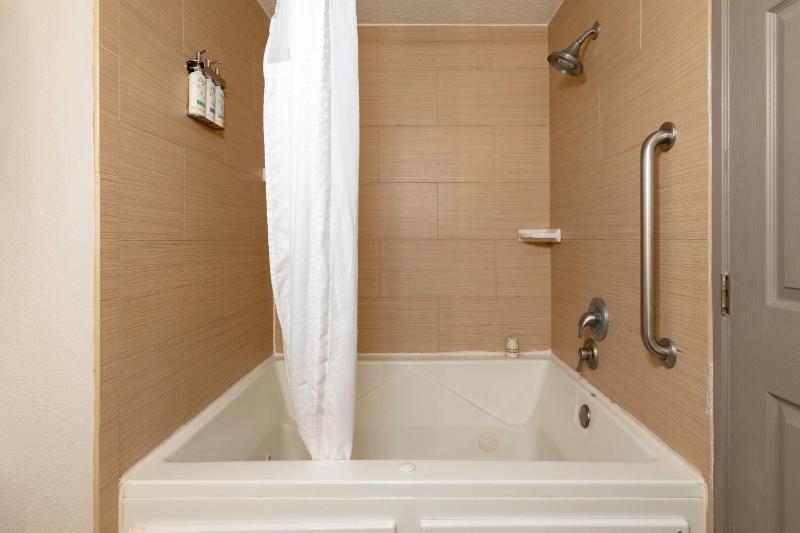Holiday Inn Express & Suites Jacksonville Airport by IHG - image 36