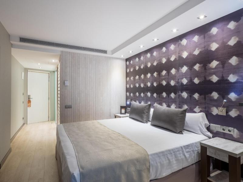 Premium Family Room image 1