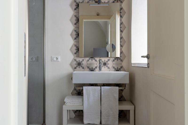 Double Room with Private Bathroom image 3