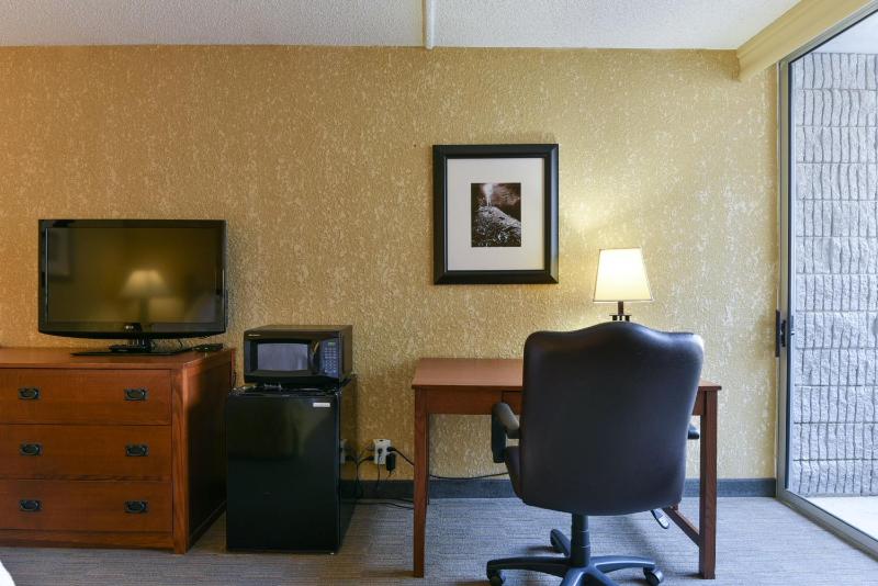 King Room - Non-Smoking image 3