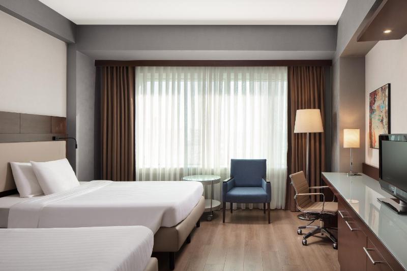 Deluxe Twin Room image 1