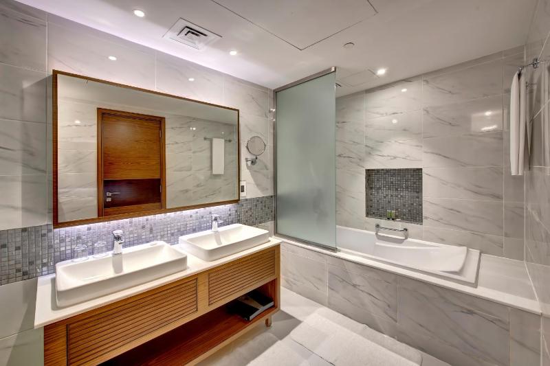Deluxe Suite - Complimentary Shuttle Bus to Beach & Mall of the Emirates image 2