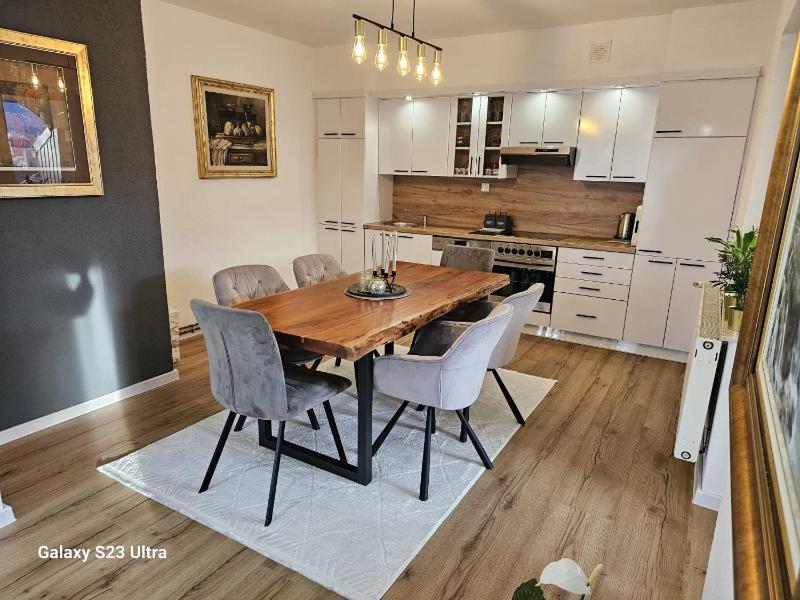 Apartment City View - image 8