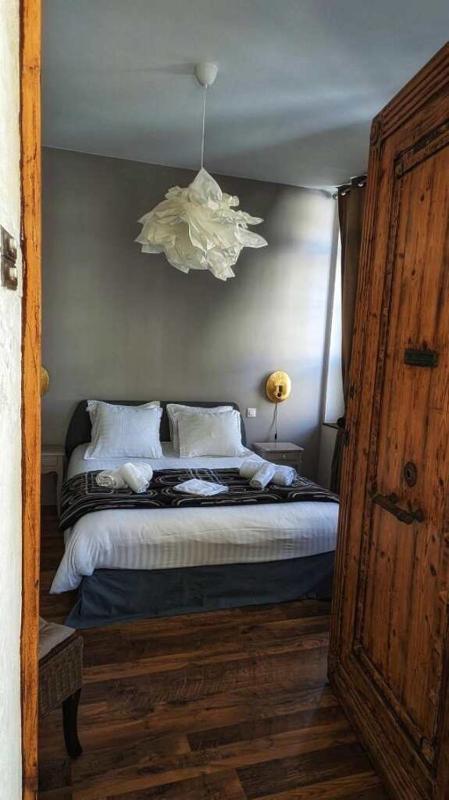 Superior Double Room with Bathtub image 3