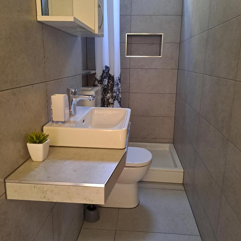 Studio Apartment image 3