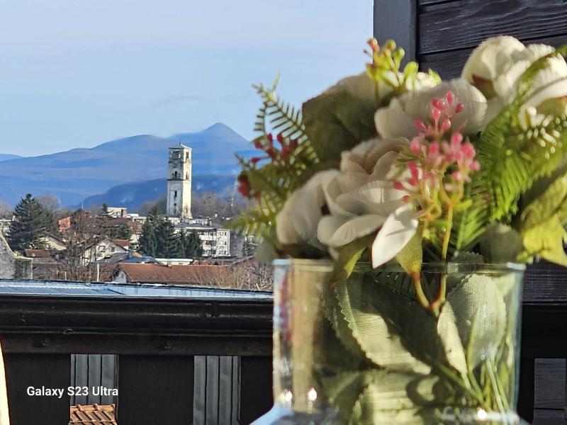 Apartment City View - image 9