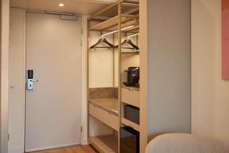 Superior Deluxe Room image 4