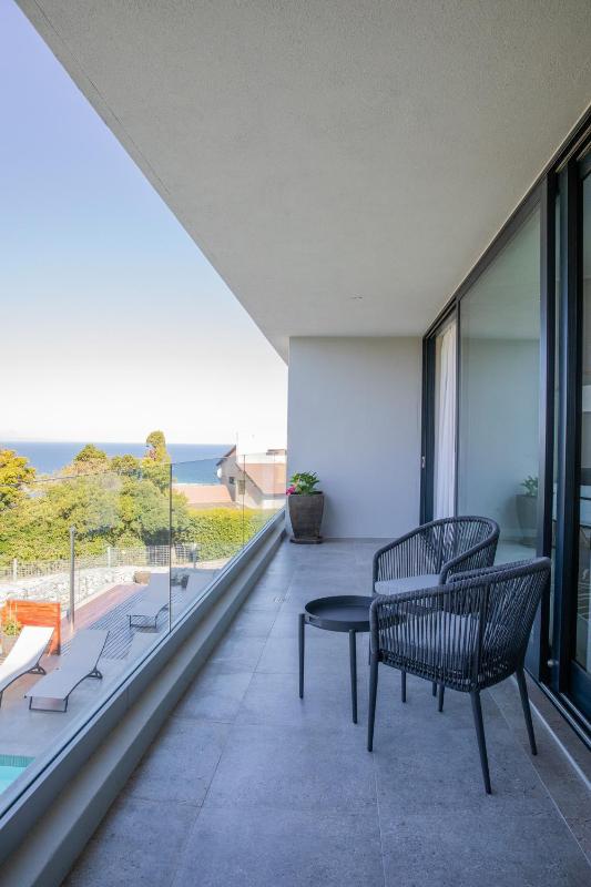 Hilltop Bayview Luxury Apartments - image 4