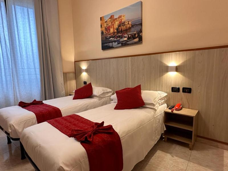 Twin Room image 4
