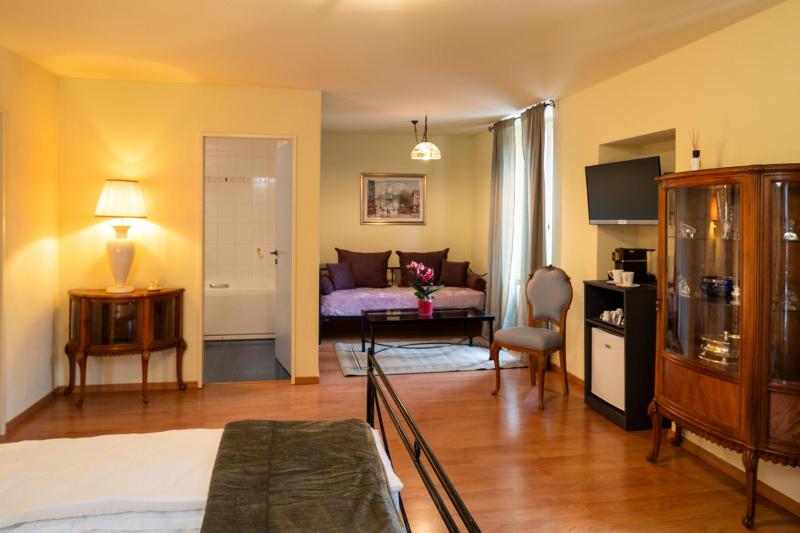 Double Room with Spa Bath image 4