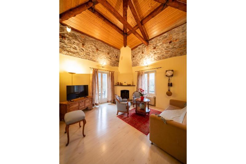 Deluxe Suite with Spa Bath image 4