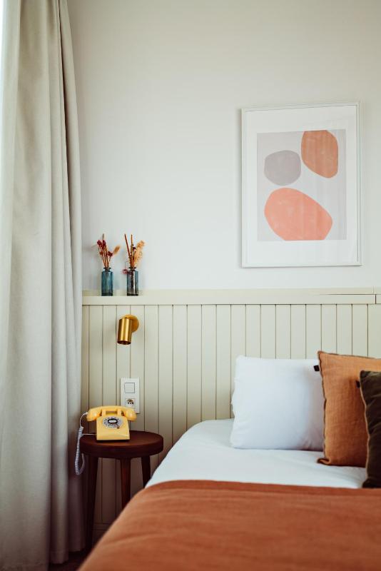 Junior Suite with Garden View or Street View image 2