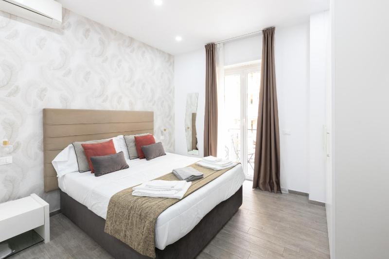 Deluxe Double Room with Balcony image 2