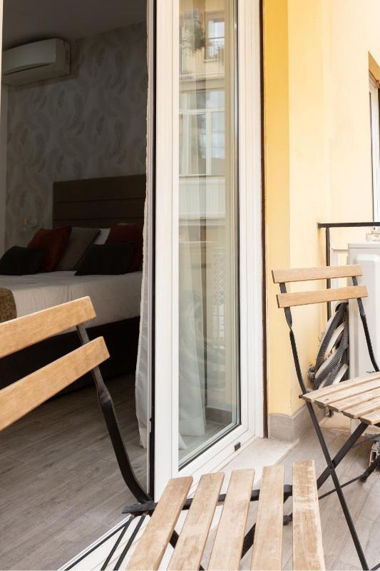 Double Room with Balcony image 4