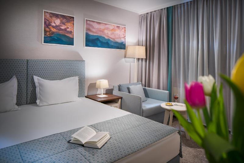 Double or Twin Room (2 Adults + 1 child up to 3.99 years old) image 4