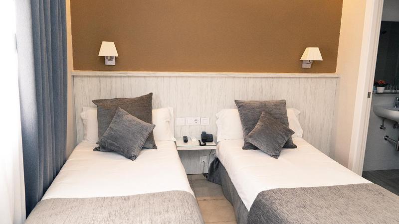 Double or Twin Room image 3