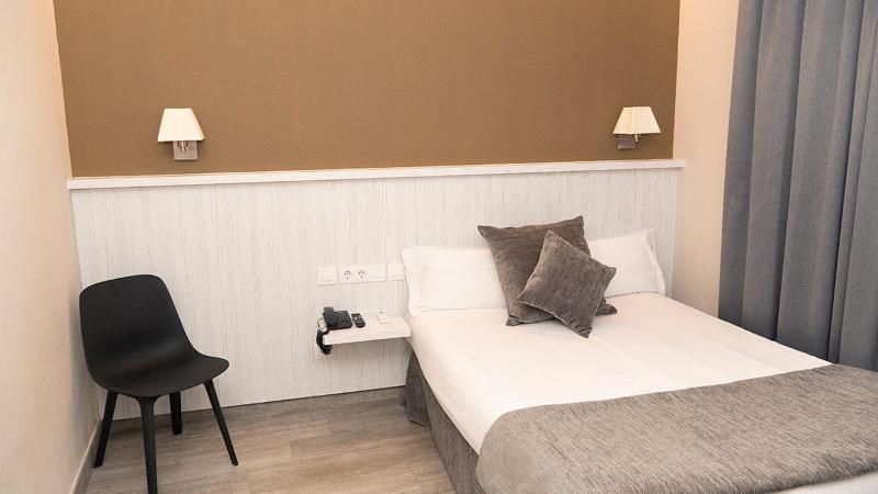 Single Room image 3