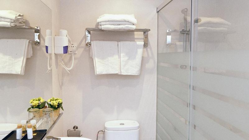 Double or Twin Room image 1