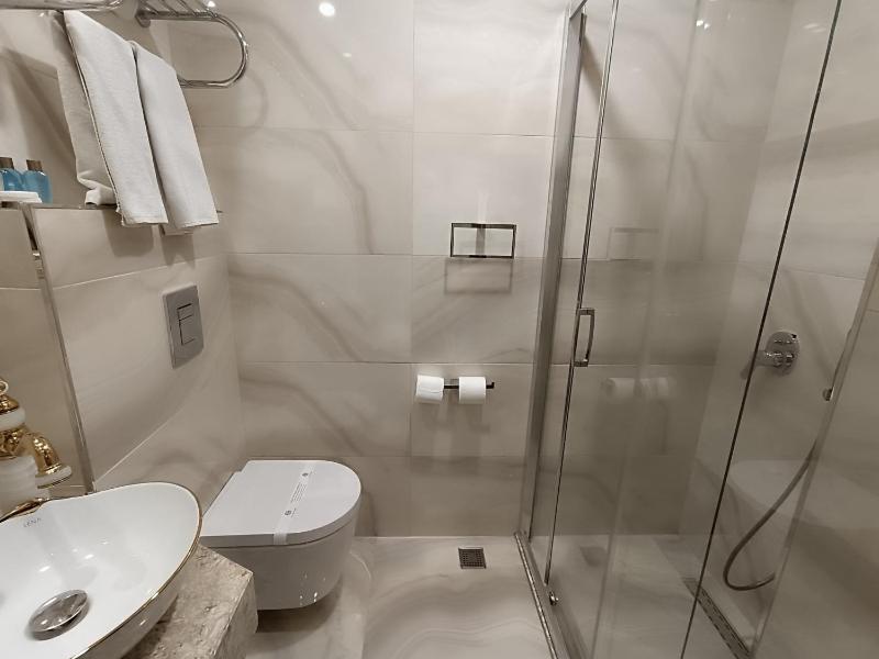 Double or Twin Room with Extra Bed image 3